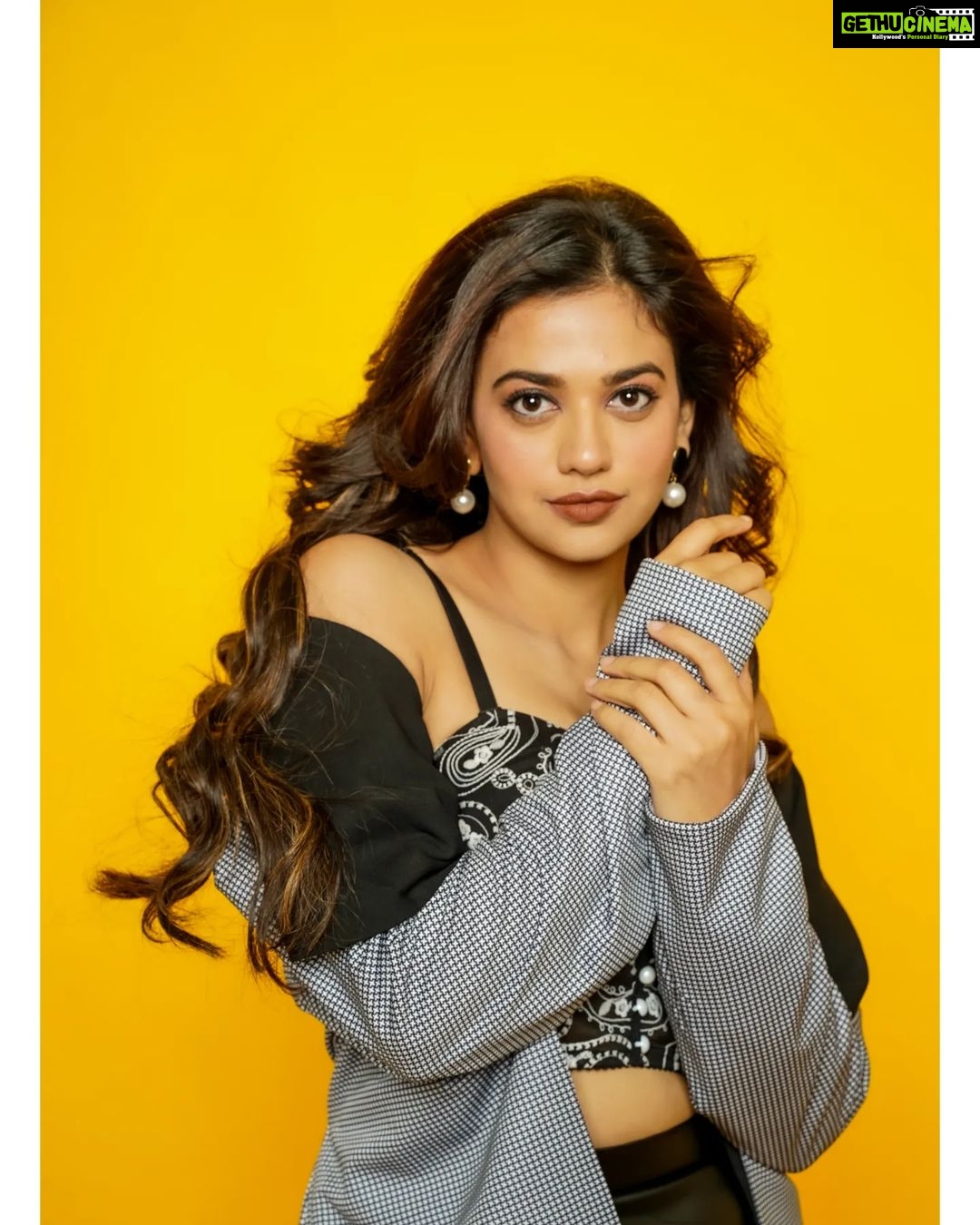 Shruti Sharma Instagram - šš¤ What should we call this combination??? š šø @nikhil.p.sawant Wearing @thelabel.kysa Styling @sonamm1990 Hair @makeover_by_anis Makeup @celebsmakeupbysejal #shrutisharma #fashion #style #shoot #neverstopexploring