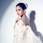 Shruti Sharma Instagram - निगाहें मिलाने को जी चाहता है..... #fashion #photooftheday #white #shrutisharma #saree #indianwear #fyp