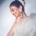 Shruti Sharma Instagram - निगाहें मिलाने को जी चाहता है..... #fashion #photooftheday #white #shrutisharma #saree #indianwear #fyp