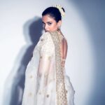 Shruti Sharma Instagram - इश्क वाला सफेद🤍 Styling @kmundhe4442 wearing @gopivaiddesigns Jwellery: @davoir_mode HMU : @makeover_by_anis 📸 @nikhil.p.sawant Managed by @mvsociaal **Lovely team🤗** #fashion #outfit #photo #saree #indianwear #gajra #shrutisharma #shoot #work