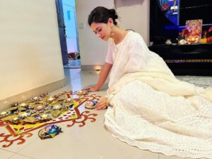Shruti Sharma Instagram - Shubh Deepawali 🪔 

📸 @shagunssharmaa ❤️

#festivevibes #goodwishes #lotsoflove #shrutisharma #dewali #ootd
