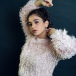 Shruti Sharma Instagram - Love love love 😘 Hair: @glam_up_with_aarti Stylist: @__kavita__29__ Outfit: @madaboutfashion_kejal Makeup 🙋 #me 📸 @nikhil.p.sawant #shrutisharma #postoftheday #instafashion #stayhealthy #stayhappy 😌