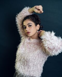 Shruti Sharma Instagram - Love love love 😘

Hair: @glam_up_with_aarti
Stylist: @__kavita__29__
Outfit: @madaboutfashion_kejal
Makeup 🙋 #me
📸 @nikhil.p.sawant

#shrutisharma  #postoftheday #instafashion 
#stayhealthy #stayhappy 😌
