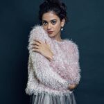Shruti Sharma Instagram - Love love love 😘 Hair: @glam_up_with_aarti Stylist: @__kavita__29__ Outfit: @madaboutfashion_kejal Makeup 🙋 #me 📸 @nikhil.p.sawant #shrutisharma #postoftheday #instafashion #stayhealthy #stayhappy 😌