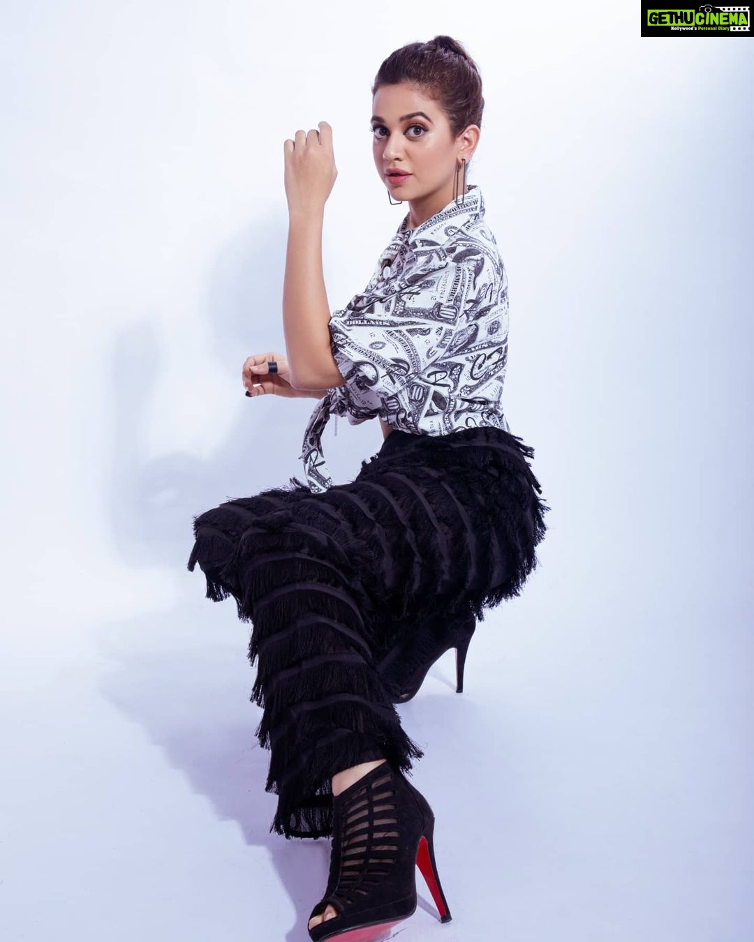Shruti Sharma Instagram - Let's make them ✋STOP... and 👀 STARE !!! 🤨 🌼 Outfit:- @boutiquelibrary Styling:- @sonammbissakunjir Mua:- @shikhashah_mua Photographer:- @faizankhan.6 #faishon #instadaily #shirt #pants #photooftheday #shrutisharma #live #laugh #stayhappy