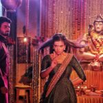 Shruti Sharma Instagram - That's how it started 🌼 @colorstv @rahulmallah @adityaojhaofficial #tandav #upcoming #sawankamahina #yuhani #NamakIsskKa #yug #kahani #ShrutiSharma #adityaojha
