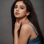 Shruti Sharma Instagram – Owning my mess like …☄️💙

Photographer: @sumitsenphotography
Makeup: @sunny_makeup_artist
Shoot managed by: @greenlight__media

#shrutisharma #portraitphotography #photoshoot #actor #denimlovers