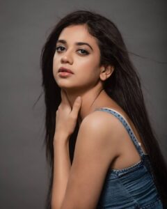 Shruti Sharma Instagram - Owning my mess like ...☄️💙

Photographer: @sumitsenphotography
Makeup: @sunny_makeup_artist
Shoot managed by: @greenlight__media

#shrutisharma #portraitphotography #photoshoot #actor #denimlovers