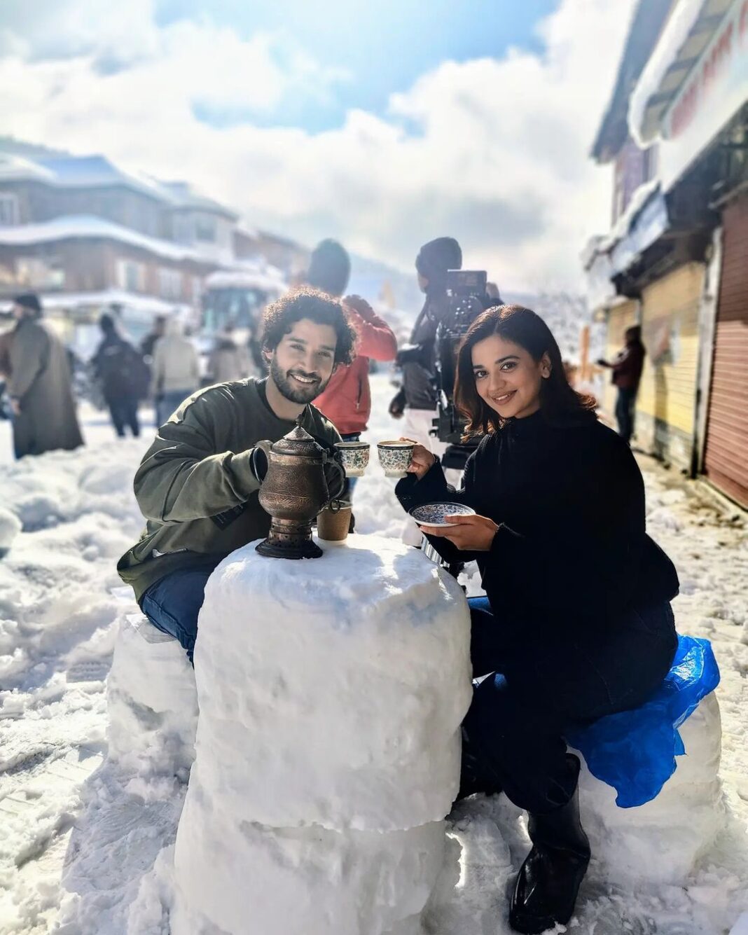 Shruti Sharma Instagram - Kashmir....barf aur coffee ❄️☃️🌬️ #new #work #travel #mountains #comingsoon Pahalgam Kashmir