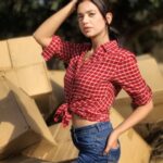 Shruti Sharma Instagram - Early packup... Checks on #denim !! 😌 Rest is on your screen 😎 📸 @yogesh_gupta4545 #checks #shirts #denim #love #sunkissed #pose #clicks #shrutisharma #actor #onset