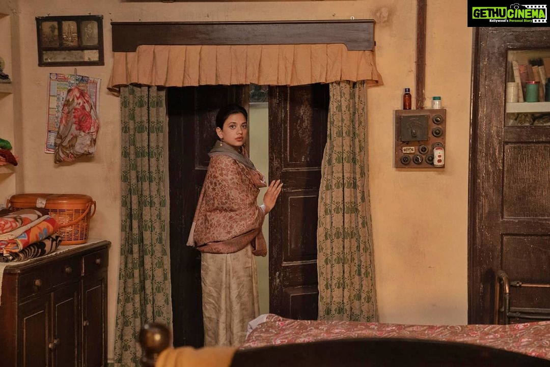 Shruti Sharma Instagram - Meet Nazia; "Will Sandhya cry or will she be 'Pagglait' forever? We'll find out soon, only on @netflix_in #abmenumeinsabnew @umeshbist @sanyamalhotra_ @sayanigupta @actorashutoshrana @raghubir_y @sheeba.chadha @rajeshtailang @shobha9168 @ektarkapoor @guneetmonga @achinjain20 @balajimotionpictures @sikhya #pagglait #pagglaitmovie #shrutisharma #Nazia #Sandhya #sikhyaentertainment #netflix #sanyamalhotra