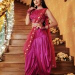 Shruti Sharma Instagram - 💗☺️ Styled by @praanavsrathod Hair @aminashaikh3388 Makeup @yogesh_gupta4545 📸 @mvsociaal #shrutisharma #pink #patola #style #namakisskka #chamcham