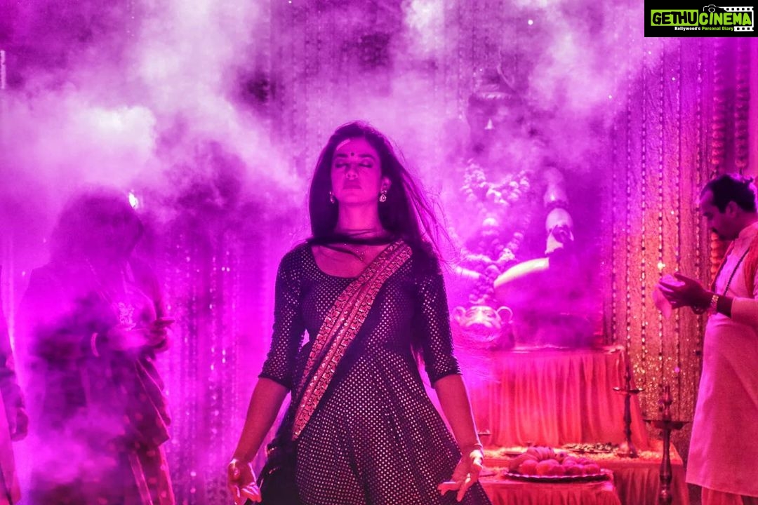 Shruti Sharma Instagram - Every dancer dreams to perform #tandav once In their life and I am immensely blessed to perform it thrice on national television!! Thank you so much @gulenaghmakhan @dipti.kalwani @atifcam @muskan_bajaj02081987 for giving me this chance💕 And my favourite @rahulmallah sir!! It's always fun to work with you and I learn so much from you!!😇 #guruji My #NamakIsskKa family for motivating me while performing ❤️ #greatful शिव ही ईष्ट हैं मेरे... To dance for him is so peaceful and untiring 🔥 #harharmahadevॐ #tandav #tonight #kahani #NamakIsskKa #ShrutiSharma #colorstv #mustwatch 🌼 #yuhani 📸 @_akshay_photography