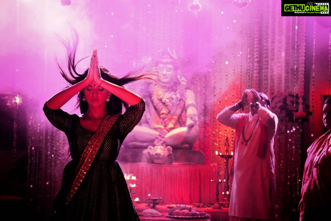Shruti Sharma Instagram - Every dancer dreams to perform #tandav once In their life and I am immensely blessed to perform it thrice on national television!! Thank you so much @gulenaghmakhan @dipti.kalwani @atifcam @muskan_bajaj02081987 for giving me this chance💕 And my favourite @rahulmallah sir!! It's always fun to work with you and I learn so much from you!!😇 #guruji My #NamakIsskKa family for motivating me while performing ❤️ #greatful शिव ही ईष्ट हैं मेरे... To dance for him is so peaceful and untiring 🔥 #harharmahadevॐ #tandav #tonight #kahani #NamakIsskKa #ShrutiSharma #colorstv #mustwatch 🌼 #yuhani 📸 @_akshay_photography