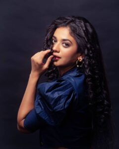 Shruti Sharma Instagram - I chose #happy 🤪
#denim
#curls

Photographer: @sumitsenphotography
Makeup: @sunny_makeup_artist
Style partner: @stylingyoursoul
Outfit: @needleskillbymaanya 
Jewellery by: @ethnicandaz
Shoot managed by: @greenlight__media

#smile #pose #click 
#blue 
#shrutisharma #photoshoot #actor