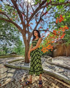 Shruti Sharma Instagram - 🤗🌿🥀

📸 @yogesh_gupta4545

Wearing @onlyindia

#colors #nature #photography #shrutisharma 
#actor