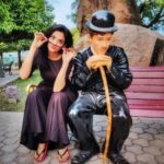 Shruti Sharma Instagram - Early Packup perks 🤪🤭 . . . #explore #travel #filmcity #hyderabad #ramojifilmcity #shrutisharma #actorslife #statueofliberty #charliechaplin #fun Ramoji Film City