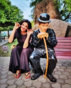 Shruti Sharma Instagram - Early Packup perks 🤪🤭

.
.
.
#explore #travel #filmcity #hyderabad #ramojifilmcity #shrutisharma #actorslife #statueofliberty #charliechaplin #fun