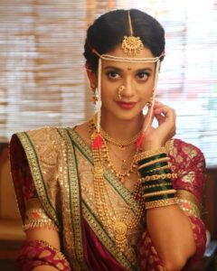 Shruti Sharma Instagram - 🦋🤗❤️

📸 @arun.suman.12
Makeup by @yogesh_gupta4545
Hair by #Vidyadi 
Wearing  @praanavsrathod

#kahani 
#marathimulgi #marathibride 
#bridallook #indianbride #shrutisharma #namakisskka #nik #shootlife #actor