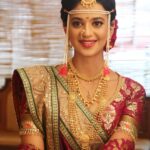 Shruti Sharma Instagram - 🦋🤗❤️ 📸 @arun.suman.12 Makeup by @yogesh_gupta4545 Hair by #Vidyadi Wearing @praanavsrathod #kahani #marathimulgi #marathibride #bridallook #indianbride #shrutisharma #namakisskka #nik #shootlife #actor