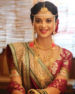 Shruti Sharma Instagram - 🦋🤗❤️

📸 @arun.suman.12
Makeup by @yogesh_gupta4545
Hair by #Vidyadi 
Wearing  @praanavsrathod

#kahani 
#marathimulgi #marathibride 
#bridallook #indianbride #shrutisharma #namakisskka #nik #shootlife #actor