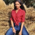 Shruti Sharma Instagram - Early packup... Checks on #denim !! 😌 Rest is on your screen 😎 📸 @yogesh_gupta4545 #checks #shirts #denim #love #sunkissed #pose #clicks #shrutisharma #actor #onset