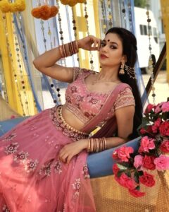 Shruti Sharma Instagram - Dil walo ke dil ka karar lootne....💃 ...... 🛺..... Do watch #holispecial on @colorstv on 27th March. Makeup & 📸By @yogesh_gupta4545 Wearing @praanavsrathod Hair @gomagawli @aminashaikh3388 #namakisskka #chamcham #rangbarse2021 #shrutisharma #bts #holihai #colorstv