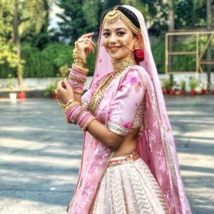 Shruti Sharma Instagram - Adventure begins...💞

Styled by @praanavsrathod 
Makeup & 📸  @yogesh_gupta4545 
Hair @aminashaikh3388 

#shrutisharma #bride #bridal #look #chamcham #kahani #namakisskka #nik #workmode #shootlife #actor