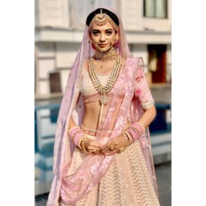 Shruti Sharma Instagram - Adventure begins...💞 Styled by @praanavsrathod Makeup & 📸 @yogesh_gupta4545 Hair @aminashaikh3388 #shrutisharma #bride #bridal #look #chamcham #kahani #namakisskka #nik #workmode #shootlife #actor