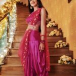Shruti Sharma Instagram - 💗☺️ Styled by @praanavsrathod Hair @aminashaikh3388 Makeup @yogesh_gupta4545 📸 @mvsociaal #shrutisharma #pink #patola #style #namakisskka #chamcham