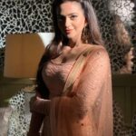 Shruti Sharma Instagram - Happiness is a choice!! ....🧡......... Being happy doesn't mean everything is perfect. It means you have decided to look beyond imperfections!! . . #stayhappy #stayfocused #shayari #yjhjk #starplus #shrutisharma 📸 @yogesh_gupta4545 Mumbai, Maharashtra
