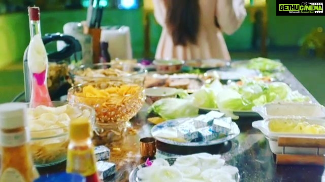 Shruti Sharma Instagram - Shayari ki messy yet organized life me apka swagat hai ...🌸 🤪🤓🤗😌😋😝🤭 See you all tonight in #YehJaduhaiJinnka @8:30pm on @starplus . . . . #Shayari #yjhjk #shrutisharma #starplus