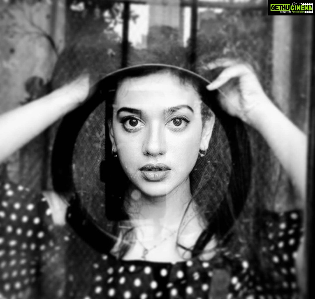 Shruti Sharma Instagram - I am a rare combination of 𝓗𝓸𝓽, 𝓼𝓽𝓻𝓸𝓷𝓰 & 𝓼𝔀𝓮𝓮𝓽 ...!!! . . . . . #myquotes #myclics #photographyskills #capturingmoments #posingforthecamera #quarantine #photoshoot #quarantinelife #polkaseries
