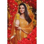 Shruti Sharma Instagram - Happy Colors... Happy me.. . . #palak #nazar2 #daivik #roses #mustard #indiantraditionalwear #indianattire #fulloflife #postoftheday #royalstyle #classy Mumbai, Maharashtra