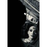 Shruti Sharma Instagram - Sheesha ho ya Dil ho.... Akhir... Toot jata hai...... Pc:- @aul_of_me 🤷 #shrutisharma #mirrorpic #mirror #blackandwhite #nojewellery #perfectpicture #aulofmirror 🧘