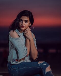 Shruti Sharma Instagram - Sometimes all you need to do is feel the moment you are in... ❣️.. #peace #colors #life #feel @mr._mk_photographer Mumbai, Maharashtra