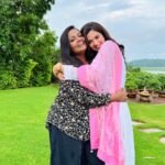 Shruti Sharma Instagram - Happy birthday Seema Ma’am ✨♥️ I am blessed to know you as a person and grateful to learn from you as an artist and as a woman 😘 Love you ♥️ To our love for Bollywood ✨💜 #birthday #bollywoodstyle #bollywoodlove