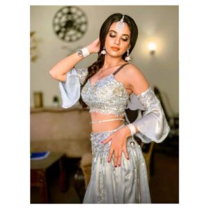 Shruti Sharma Instagram - #chamcham 💖 👗& Styled by @praanavsrathod Makeup & 📸 @yogesh_gupta4545 Hair by Pramila di #namakishqka #chamcham #kahani #stagelook 2 #silver #arabian #style #shrutisharma