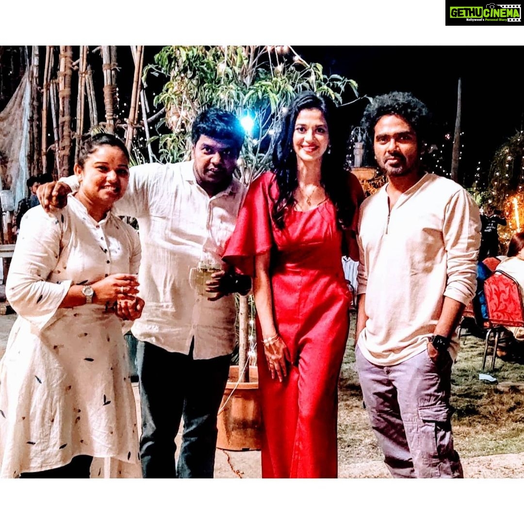 Shruti Sharma Instagram - Happy endings are the best ones..π Another journey ended giving life to new friendships and bonds!! These people literally created #Jadoo on screen and offscreen. Thanks to all of you guys and our loving fan family. You were so supportive and loving. So positive!! Keep loving and spreading positivity βΊοΈπ Thankyou for bringing smile on my face @officialaditisharma @vikramsingh_chauhan @garimasrivastav9 @vaibhavikapoor04 @gouriagarwal @bhattacharya.richa @seema_azmi @jaswinder_gardner @the__shehzadaaa @shrawankumarroy and the whole direction team. Whole spot and production teamπ. #yehjaduhaijinnka Lots of love to all π. @gulenaghmakhan @atifcam @muskan_bajaj02081987 Thankyou for giving me #SHAYARI β€οΈ #yjhjk #shayari #shrutisharma