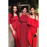 Shruti Sharma Instagram - Happy endings are the best ones..💗 Another journey ended giving life to new friendships and bonds!! These people literally created #Jadoo on screen and offscreen. Thanks to all of you guys and our loving fan family. You were so supportive and loving. So positive!! Keep loving and spreading positivity ☺️💓 Thankyou for bringing smile on my face @officialaditisharma @vikramsingh_chauhan @garimasrivastav9 @vaibhavikapoor04 @gouriagarwal @bhattacharya.richa @seema_azmi @jaswinder_gardner @the__shehzadaaa @shrawankumarroy and the whole direction team. Whole spot and production team😊. #yehjaduhaijinnka Lots of love to all 💓. @gulenaghmakhan @atifcam @muskan_bajaj02081987 Thankyou for giving me #SHAYARI ❤️ #yjhjk #shayari #shrutisharma