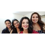 Shruti Sharma Instagram - Happy endings are the best ones..💗 Another journey ended giving life to new friendships and bonds!! These people literally created #Jadoo on screen and offscreen. Thanks to all of you guys and our loving fan family. You were so supportive and loving. So positive!! Keep loving and spreading positivity ☺️💓 Thankyou for bringing smile on my face @officialaditisharma @vikramsingh_chauhan @garimasrivastav9 @vaibhavikapoor04 @gouriagarwal @bhattacharya.richa @seema_azmi @jaswinder_gardner @the__shehzadaaa @shrawankumarroy and the whole direction team. Whole spot and production team😊. #yehjaduhaijinnka Lots of love to all 💓. @gulenaghmakhan @atifcam @muskan_bajaj02081987 Thankyou for giving me #SHAYARI ❤️ #yjhjk #shayari #shrutisharma