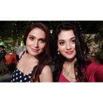 Shruti Sharma Instagram - Happy endings are the best ones..💗 Another journey ended giving life to new friendships and bonds!! These people literally created #Jadoo on screen and offscreen. Thanks to all of you guys and our loving fan family. You were so supportive and loving. So positive!! Keep loving and spreading positivity ☺️💓 Thankyou for bringing smile on my face @officialaditisharma @vikramsingh_chauhan @garimasrivastav9 @vaibhavikapoor04 @gouriagarwal @bhattacharya.richa @seema_azmi @jaswinder_gardner @the__shehzadaaa @shrawankumarroy and the whole direction team. Whole spot and production team😊. #yehjaduhaijinnka Lots of love to all 💓. @gulenaghmakhan @atifcam @muskan_bajaj02081987 Thankyou for giving me #SHAYARI ❤️ #yjhjk #shayari #shrutisharma