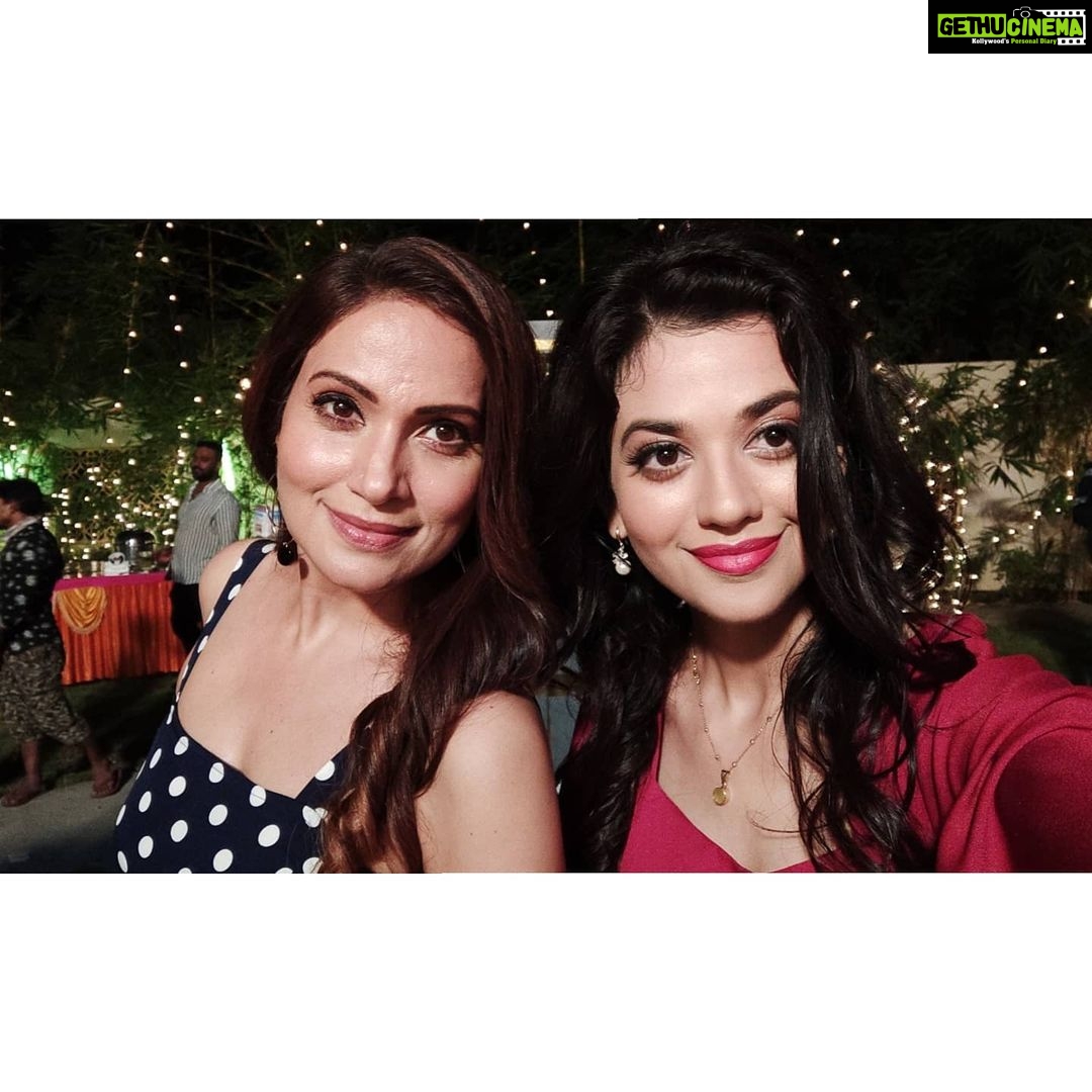 Shruti Sharma Instagram - Happy endings are the best ones..π Another journey ended giving life to new friendships and bonds!! These people literally created #Jadoo on screen and offscreen. Thanks to all of you guys and our loving fan family. You were so supportive and loving. So positive!! Keep loving and spreading positivity βΊοΈπ Thankyou for bringing smile on my face @officialaditisharma @vikramsingh_chauhan @garimasrivastav9 @vaibhavikapoor04 @gouriagarwal @bhattacharya.richa @seema_azmi @jaswinder_gardner @the__shehzadaaa @shrawankumarroy and the whole direction team. Whole spot and production teamπ. #yehjaduhaijinnka Lots of love to all π. @gulenaghmakhan @atifcam @muskan_bajaj02081987 Thankyou for giving me #SHAYARI β€οΈ #yjhjk #shayari #shrutisharma