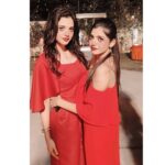 Shruti Sharma Instagram - Happy endings are the best ones..💗 Another journey ended giving life to new friendships and bonds!! These people literally created #Jadoo on screen and offscreen. Thanks to all of you guys and our loving fan family. You were so supportive and loving. So positive!! Keep loving and spreading positivity ☺️💓 Thankyou for bringing smile on my face @officialaditisharma @vikramsingh_chauhan @garimasrivastav9 @vaibhavikapoor04 @gouriagarwal @bhattacharya.richa @seema_azmi @jaswinder_gardner @the__shehzadaaa @shrawankumarroy and the whole direction team. Whole spot and production team😊. #yehjaduhaijinnka Lots of love to all 💓. @gulenaghmakhan @atifcam @muskan_bajaj02081987 Thankyou for giving me #SHAYARI ❤️ #yjhjk #shayari #shrutisharma