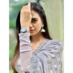 Shruti Sharma Instagram - Starting the week with some bling bling ✨✨ Wearing the Iconic Link watch from @danielwellington ❤️ Love the Silver and Black combination,what you think? Also, you can use my code SHRUTII15 for a 15% off on the website for any purchase 💫💫 #danielwellington #shrutisharma