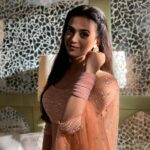 Shruti Sharma Instagram - Happiness is a choice!! ....🧡......... Being happy doesn't mean everything is perfect. It means you have decided to look beyond imperfections!! . . #stayhappy #stayfocused #shayari #yjhjk #starplus #shrutisharma 📸 @yogesh_gupta4545 Mumbai, Maharashtra