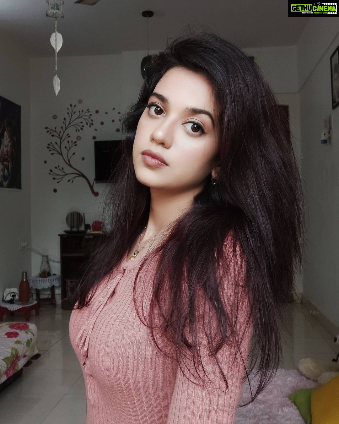 Shruti Sharma Instagram - You are allowed to do things differently...🦋 . . . #glow #girl #peachy #thoughts #nofilters