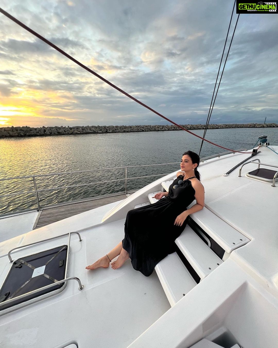 Shruti Sharma Instagram - The more I travel, the more I learn, I realise the truth of life….. then everything else seems unreal and delusional!! We are souls wandering in our bodies clinging on materialistic things, fighting over mortal things….instead we should keep our immortal soul clean and heart forgiving !! #lifelessons #soulconsciousness #travel #explore #learn #nightthoughts Colombo, Sri Lanka