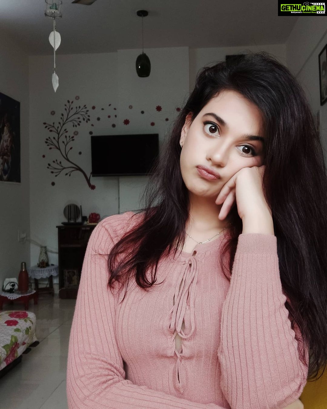 Shruti Sharma Instagram - You are allowed to do things differently...🦋 . . . #glow #girl #peachy #thoughts #nofilters