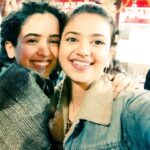 Shruti Sharma Instagram - 🍁...A beautiful journey with beautiful people reached its destination ..🌼...and.... Its a #wrap #pagglait ❤😍 . Thank you @guneetmonga @umeshbist @pujabanerji @ektaravikapoor for making me a part of it 🤗 Thank you @sanyamalhotra_ for being there for me💗. And a big thankyou to the whole team for making this journey delightful. @rafey.mahmood @prikglam_kriti Taking a number of memories with me... Lucknow ka yeh safar yadgaar raha..🥀